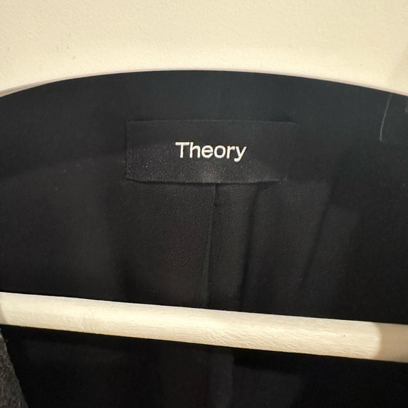 Theory Etiennette Blazer in Good Wool - Picture 4 of 5